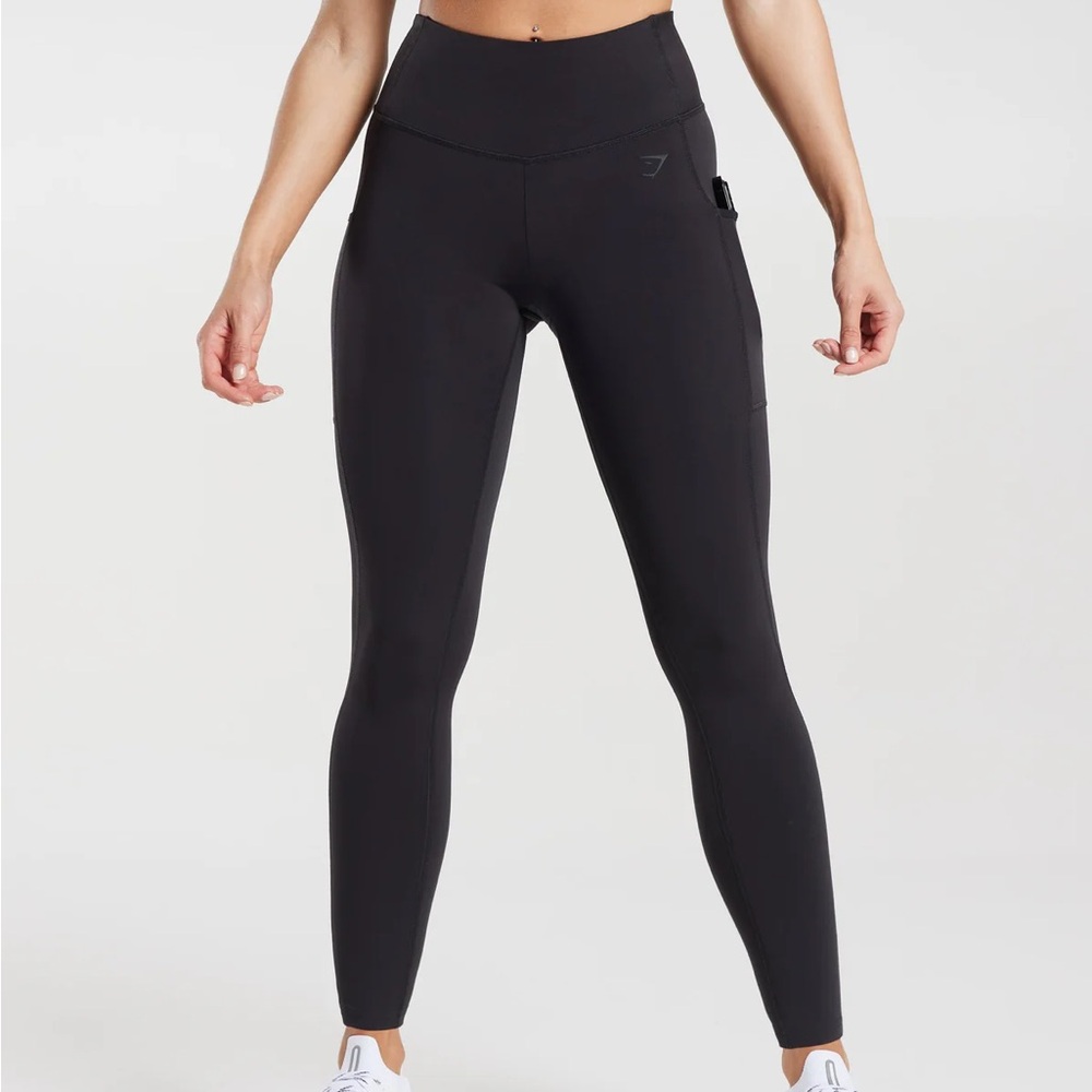 Black gym shark leggings